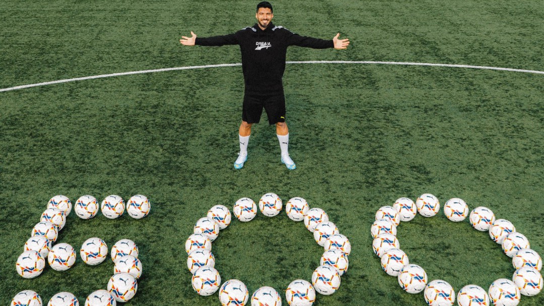 Luis Suárez donará 500 balones a clubes juveniles por su gol 500