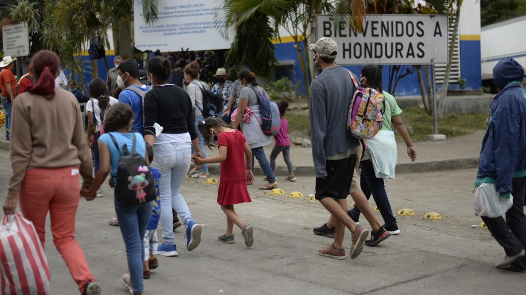 Funcionarios de EE.UU. viajan a Centroamérica para frenar migración