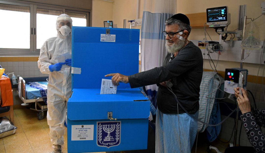 Urna ubicada en uno de los centros médicos en Israel