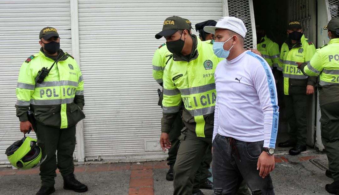 También se reportó la incautación de más de 6.490 armas blancas y 141 de fogueo.