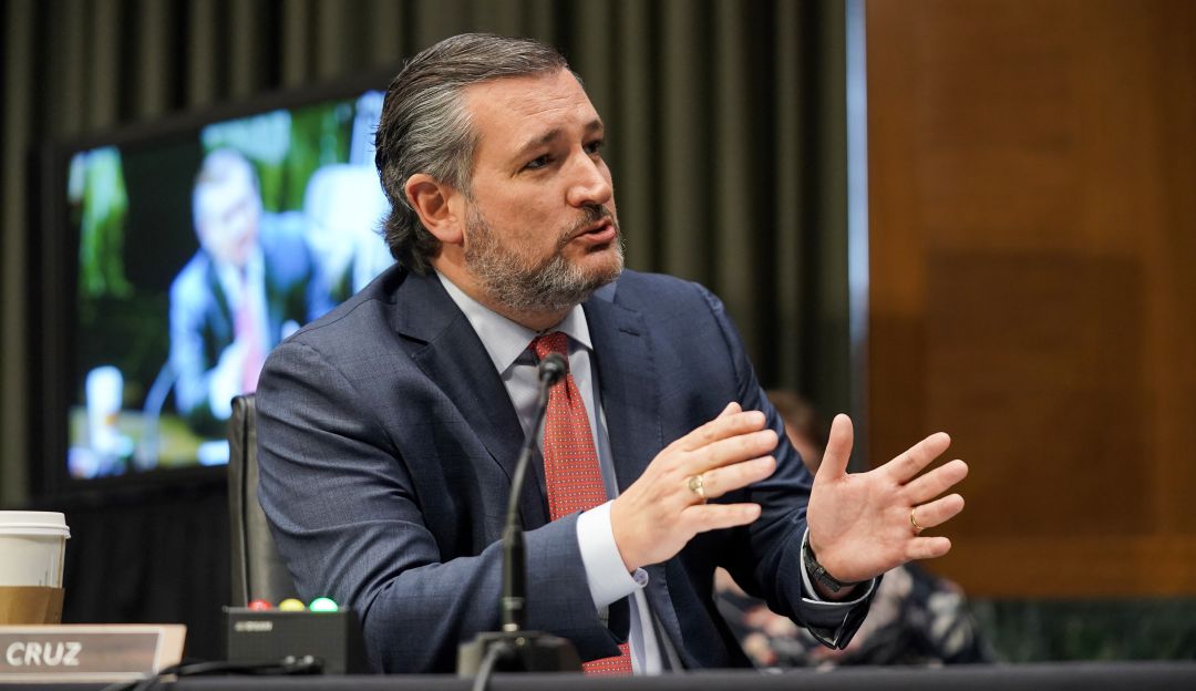 El senador Ted Cruz en un comité del Senado