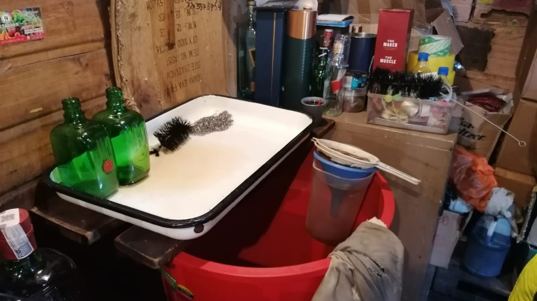 Desmantelan fábrica clandestina de licor adulterado en Bogotá