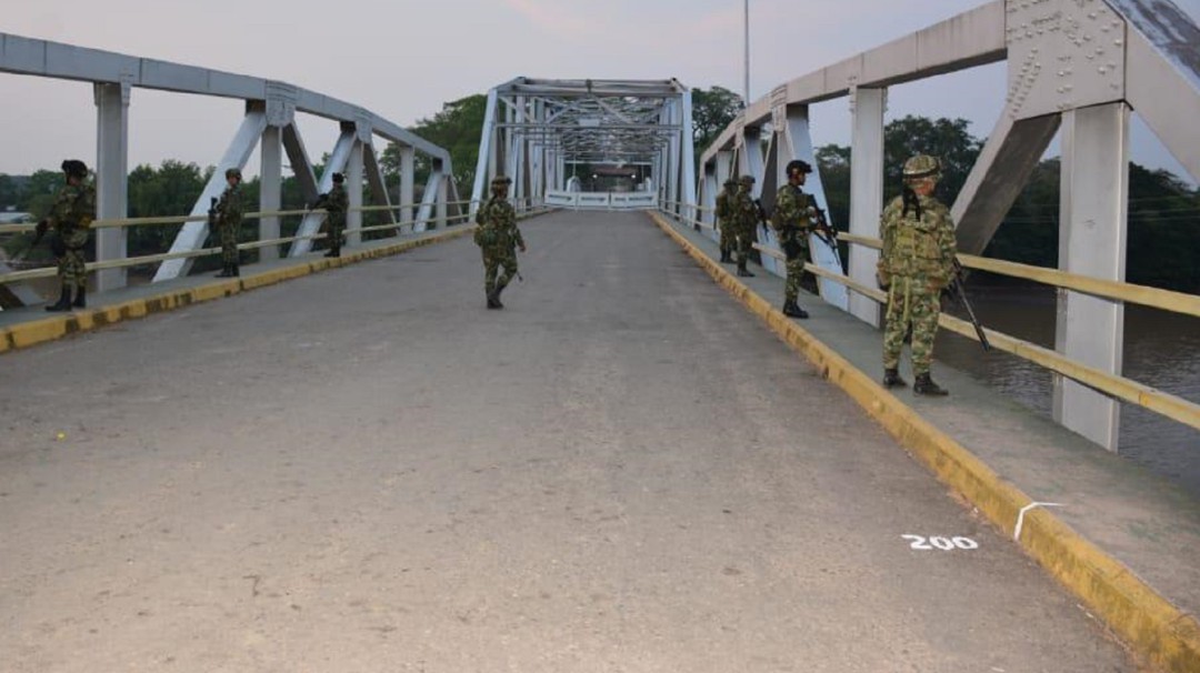 MinDefensa ordena desplazar tropas a la frontera con Venezuela