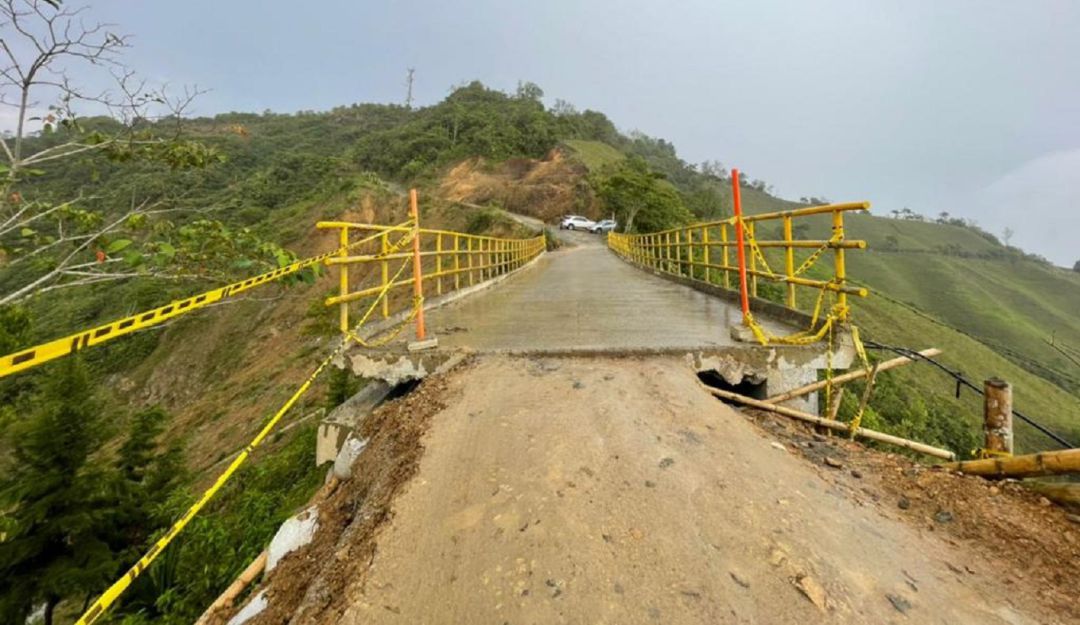 Puente Salón Rojo - La Paila