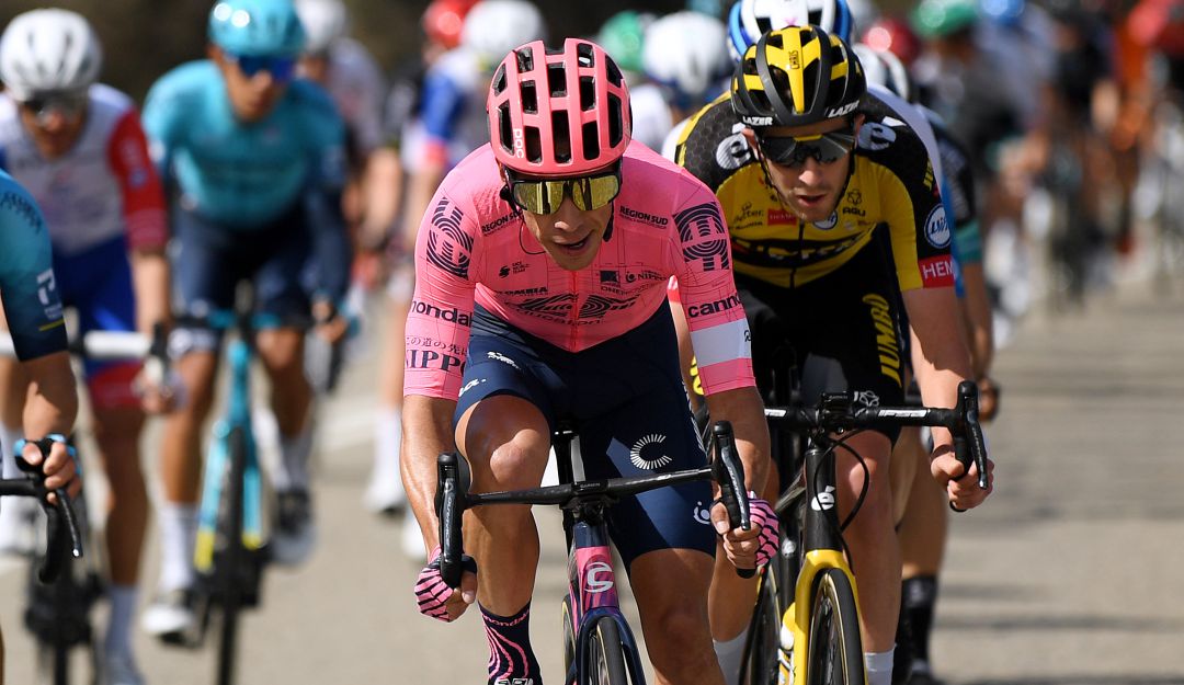 Rigoberto Urán lideró el grupo perseguidor en los kilómetros finales de la carrera.