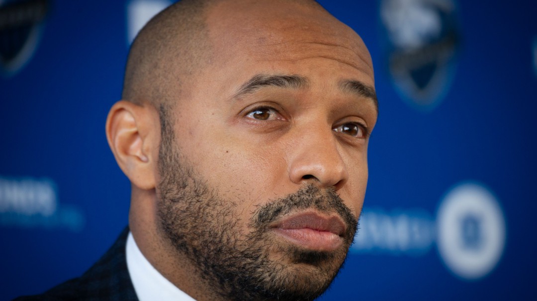 Thierry Henry deja las redes sociales para protestar contra el "racismo"