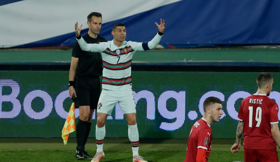 Cristiano Ronaldo, furioso por un gol anulado ante Serbia