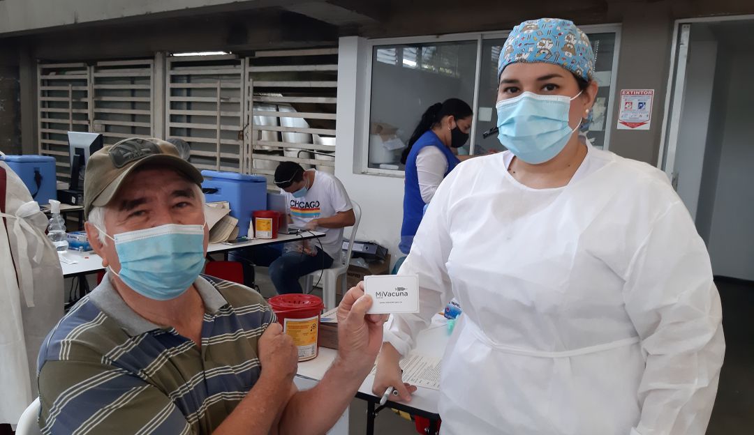 Megacentro de vacunación coliseo Maria Isabel Urrutia