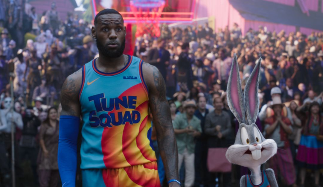 LeBron James y Bugs Bunny protagonizan la cinta que llegará a los cines el próximo 16 de julio LeBron James y Bugs Bunny protagonizan la cinta que llegará a los cines el próximo 16 de julio