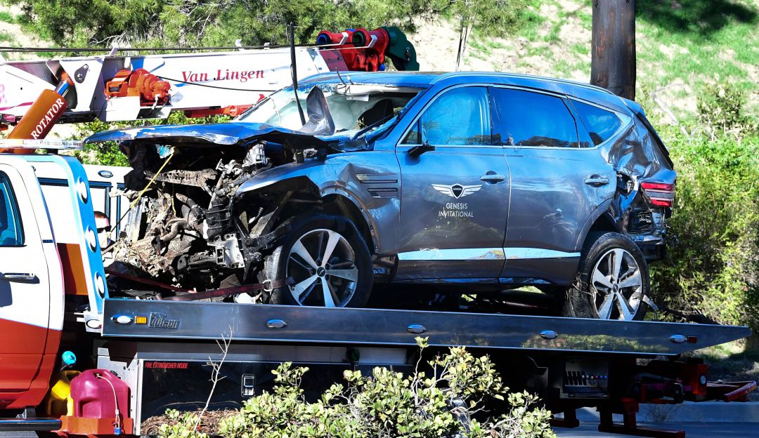 Automóvil de Tiger Woods tras el accidente