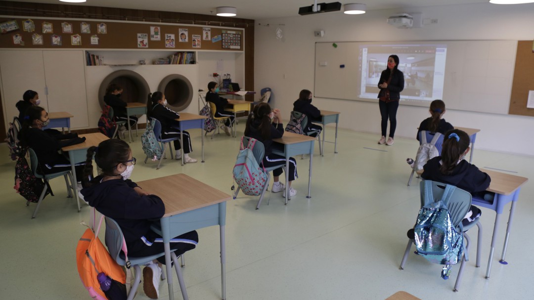 Piden agilizar vacunación de maestros, para facilitar el regreso a clases
