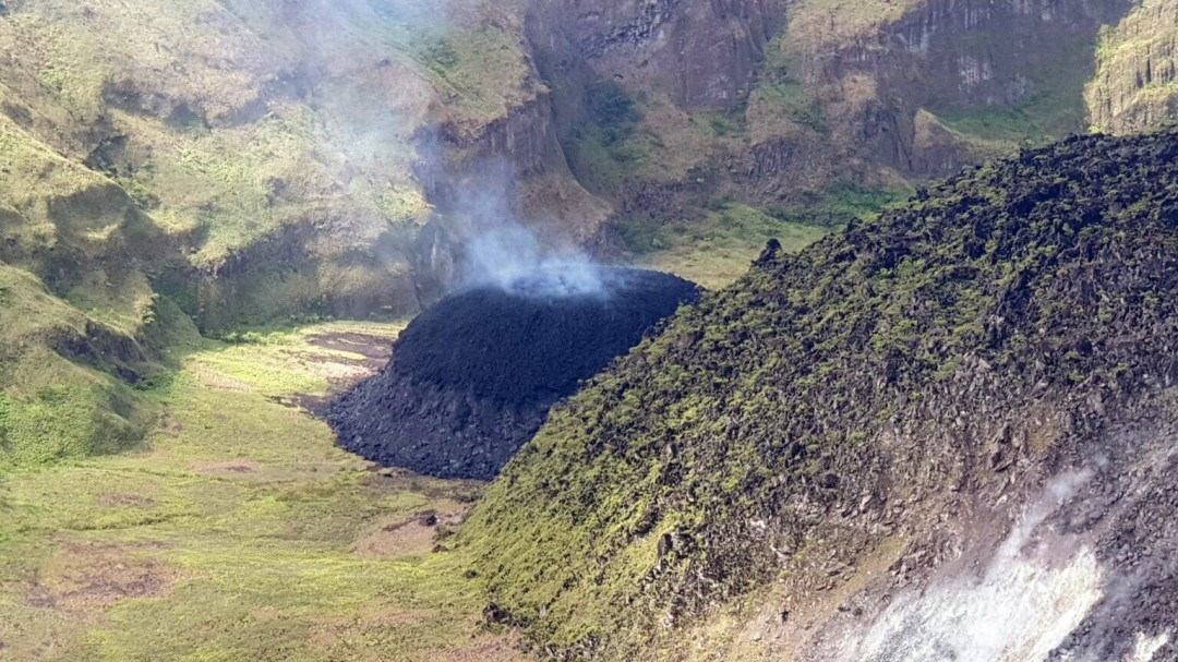 Entra en erupción el principal volcán de San Vicente y las Granadinas
