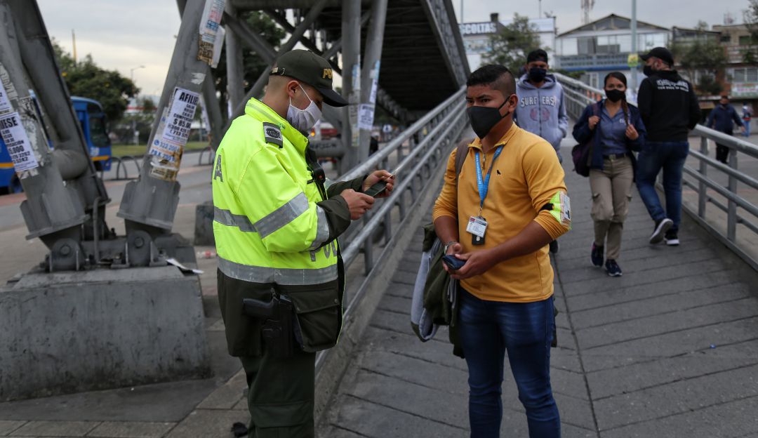 En el país, 11.000 personas no acataron el toque de queda.