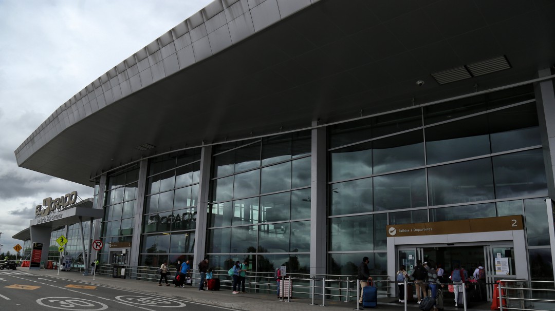 Muere detenido por narcotráfico en el aeropuerto El Dorado