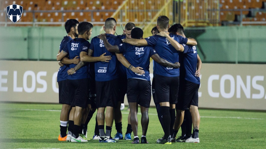Colombianos de Rayados Monterrey reciben vacuna contra COVID-19