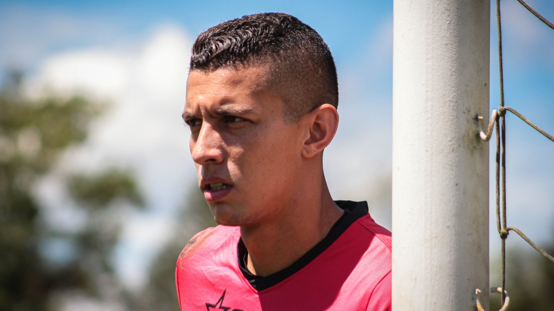 Juan Valencia: "Me dijeron que iba a jugar de central en la charla técnica"