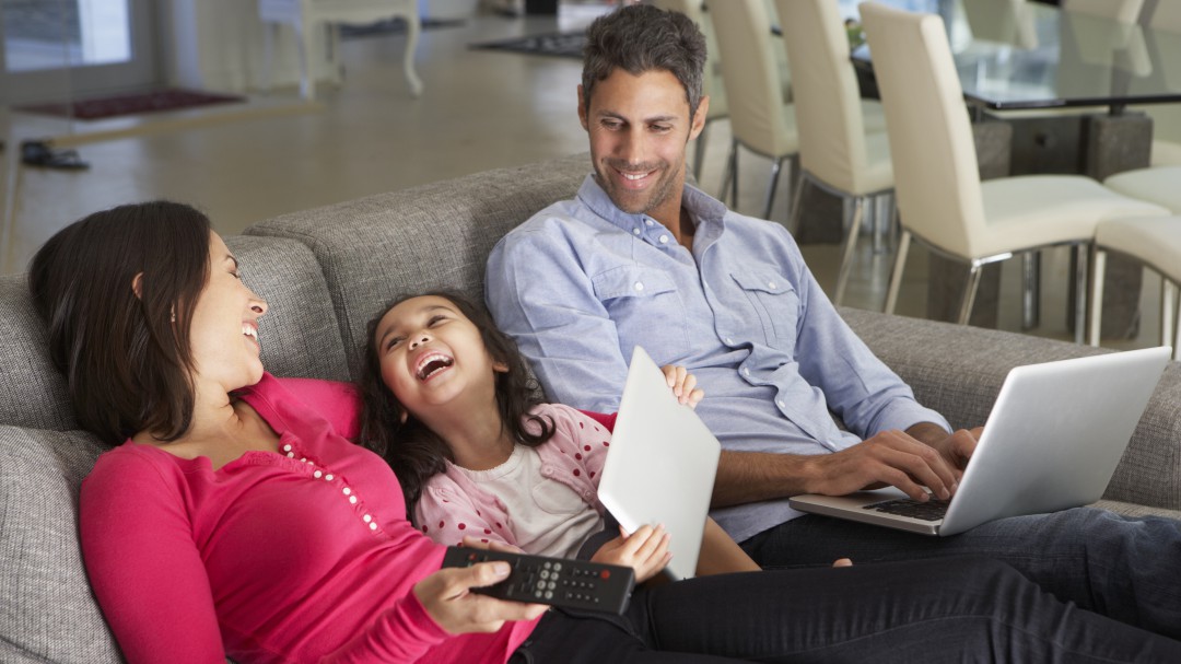 Suscripciones a streaming: un regalo infalible para papá y la familia