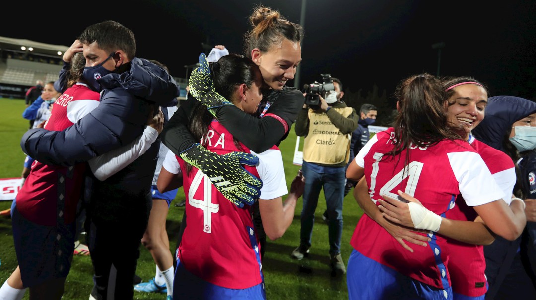Selección femenina de Chile clasificó por primera vez a unos Olímpicos