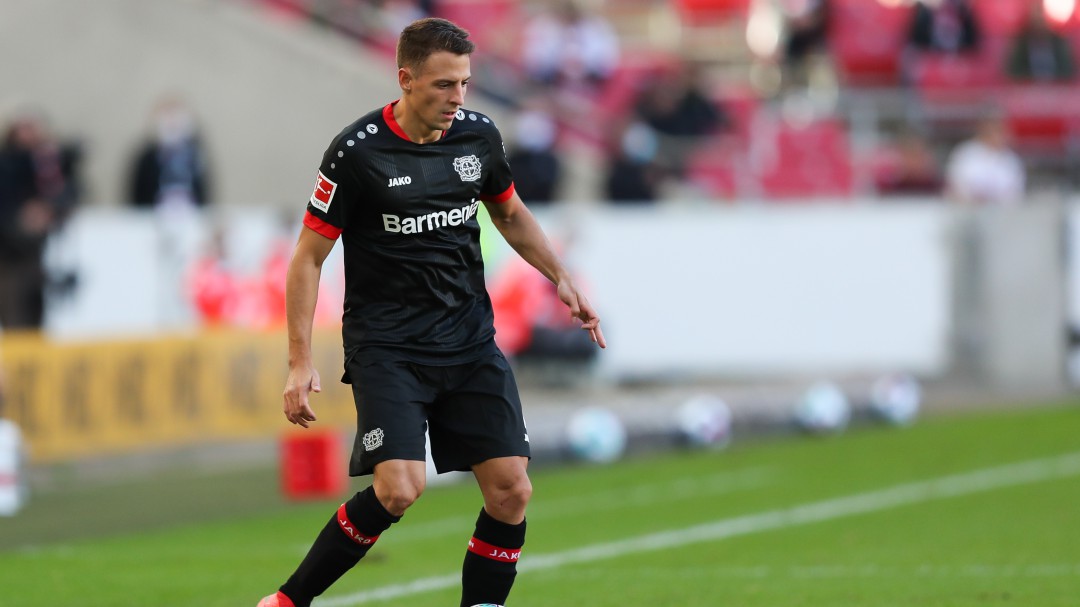 Santiago Arias volvió a entrenar en campo de juego con Bayer Leverkusen