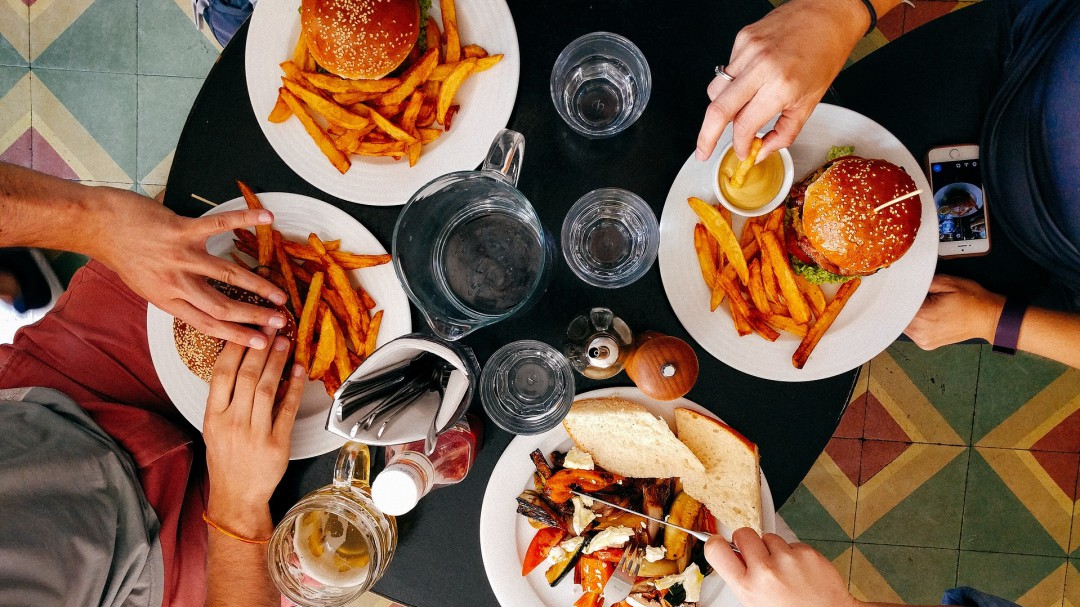 ¿Por qué algunas personas siempre tienen ganas de comer?