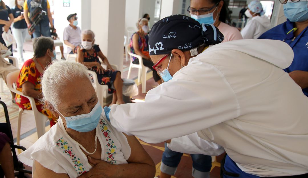 Vacunación de los adultos mayores en Barranquilla.