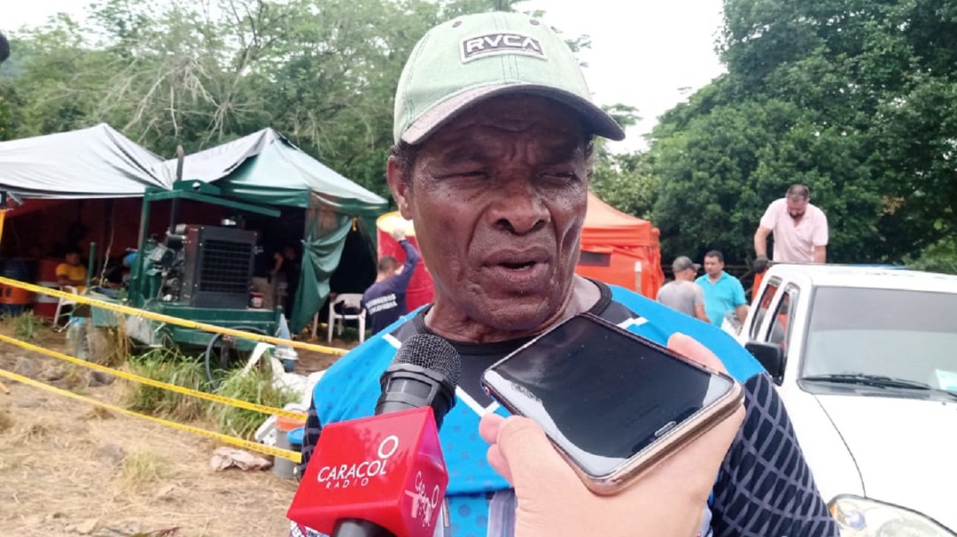 Lancheros del río Cauca se alistan para el posible rescate de los mineros