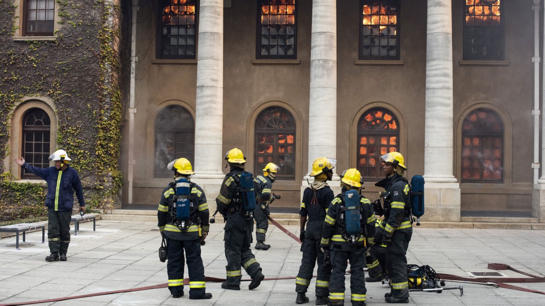 Incendio consume parte de la Universidad de Ciudad del Cabo