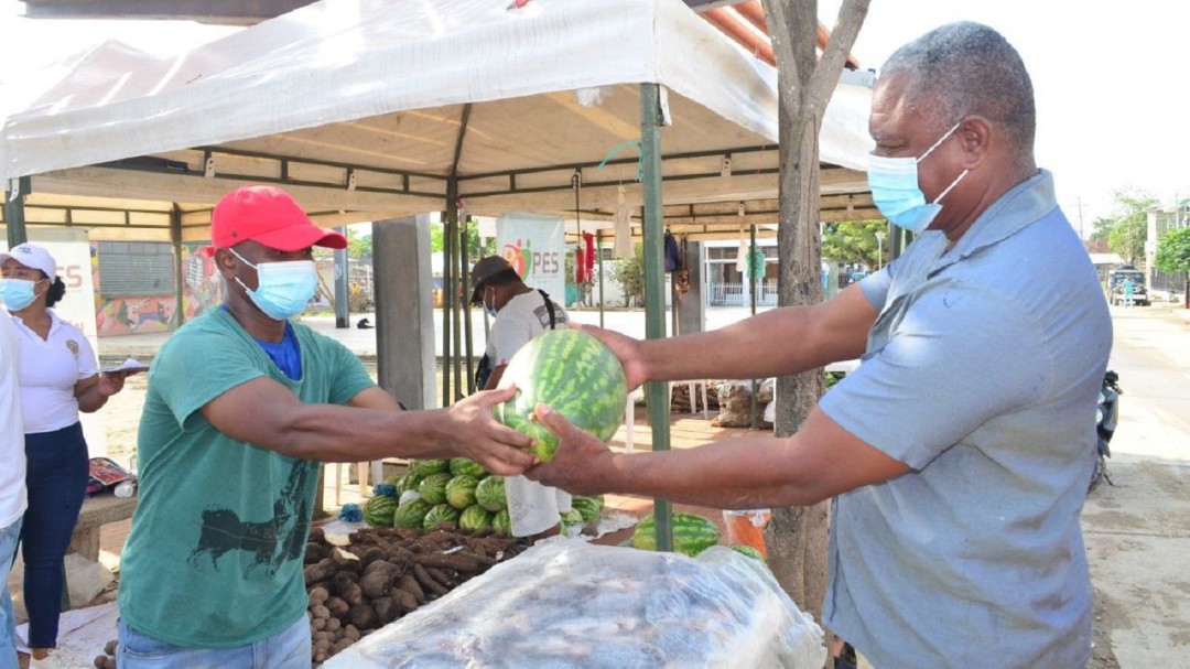 Familias de Villas de Aranjuez aprovecharon el Mercado Campesino Móvil