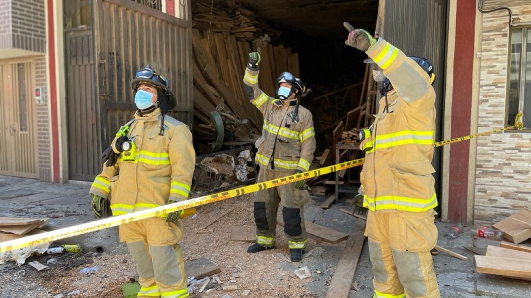 Un muerto, un herido y 10 viviendas afectadas deja explosión en Bogotá