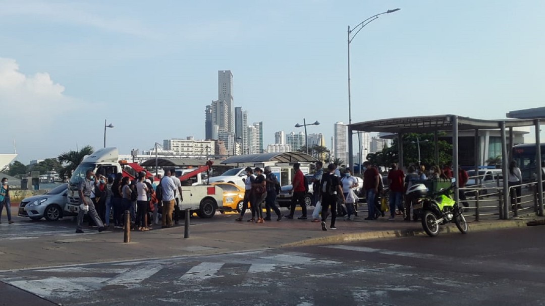 Usuarios viajaron gratis luego de bloquear estación de Transcaribe