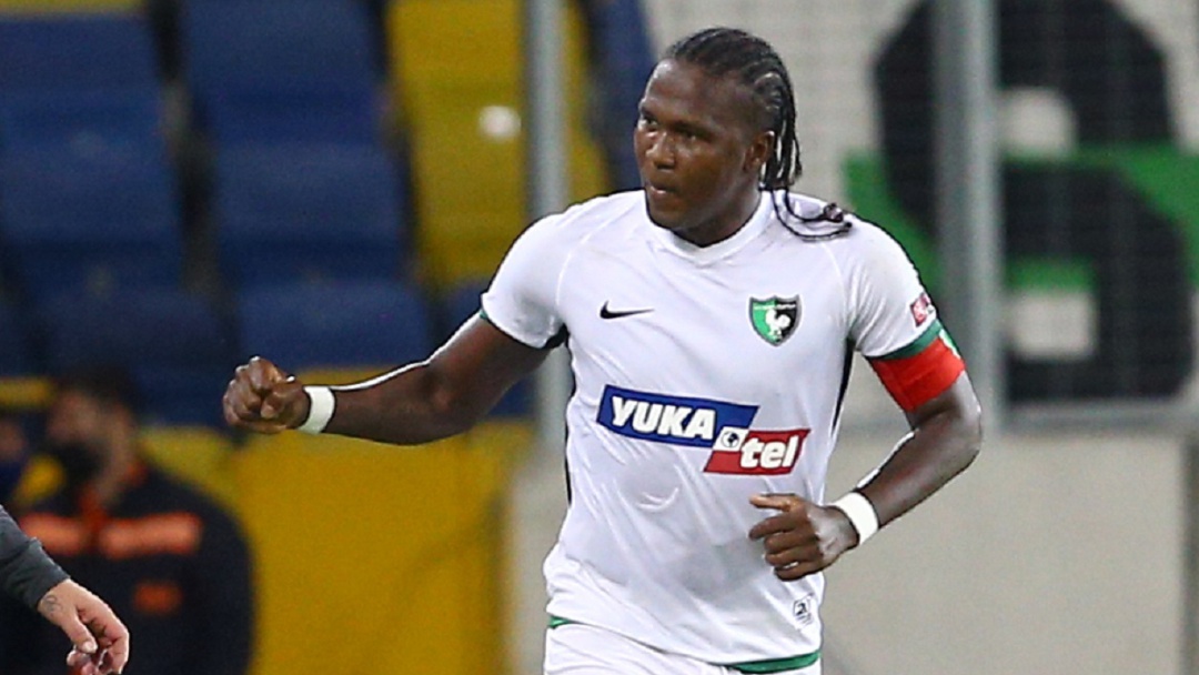 Rodallega sigue marcando golazos pero su equipo sigue en zona de descenso
