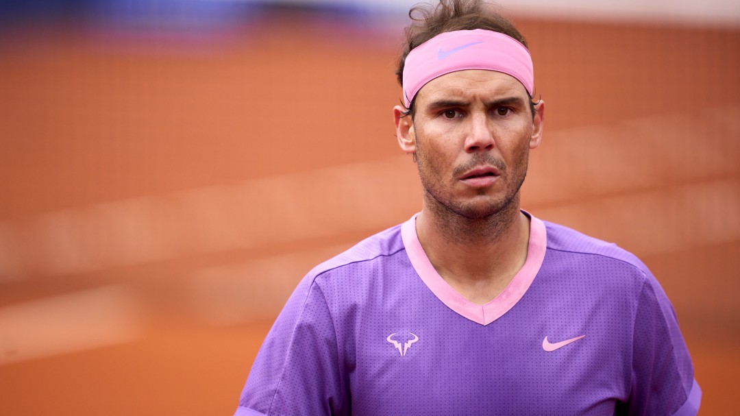 Nadal supera el susto y avanza en su estreno en el Trofeo Conde de Godó