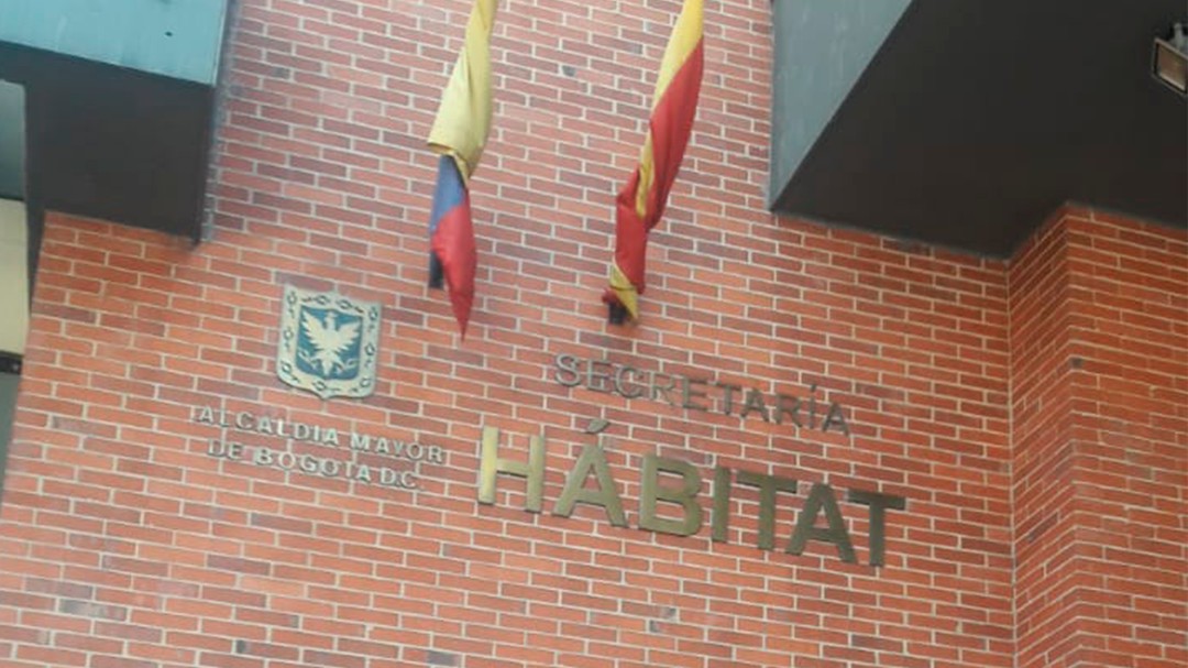 Sorprenden a pareja en acto sexual dentro de la Secretaría de Hábitat