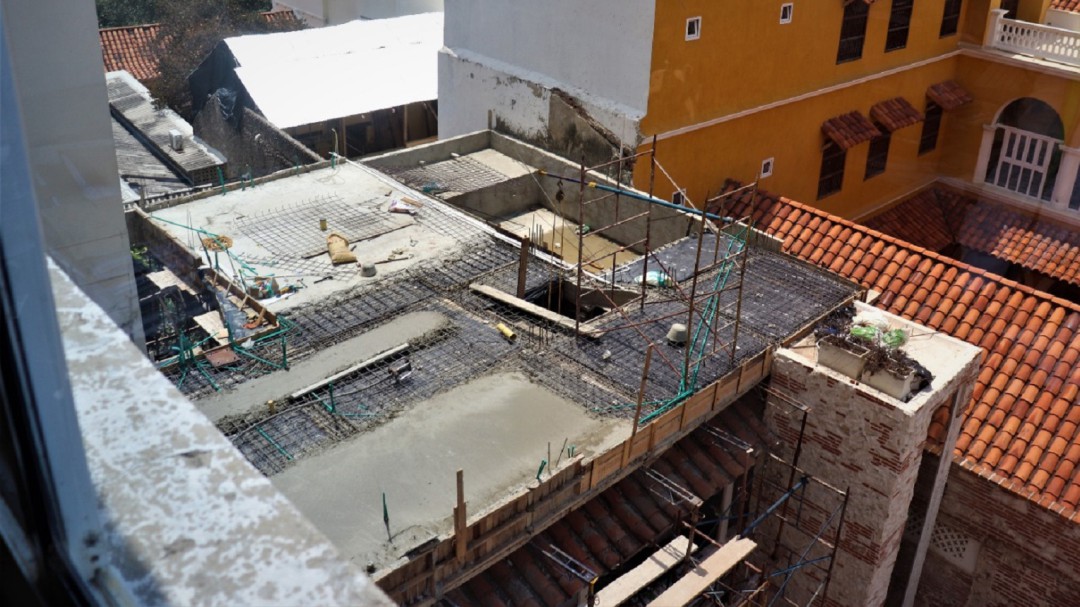En hotel de Cartagena construyen piscina pese a orden de suspensión de obra