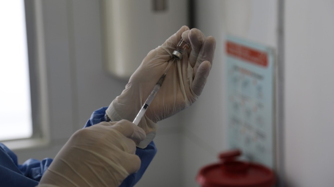 Sí hay vacunas de primera dosis, pero para personal de la salud en Medellín