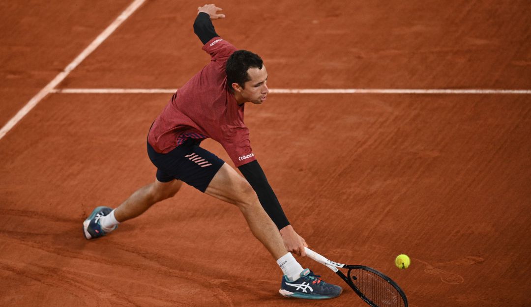 Daniel Galán ganó su primer partido de la temporada sobre polvo de ladrillo en Europa.