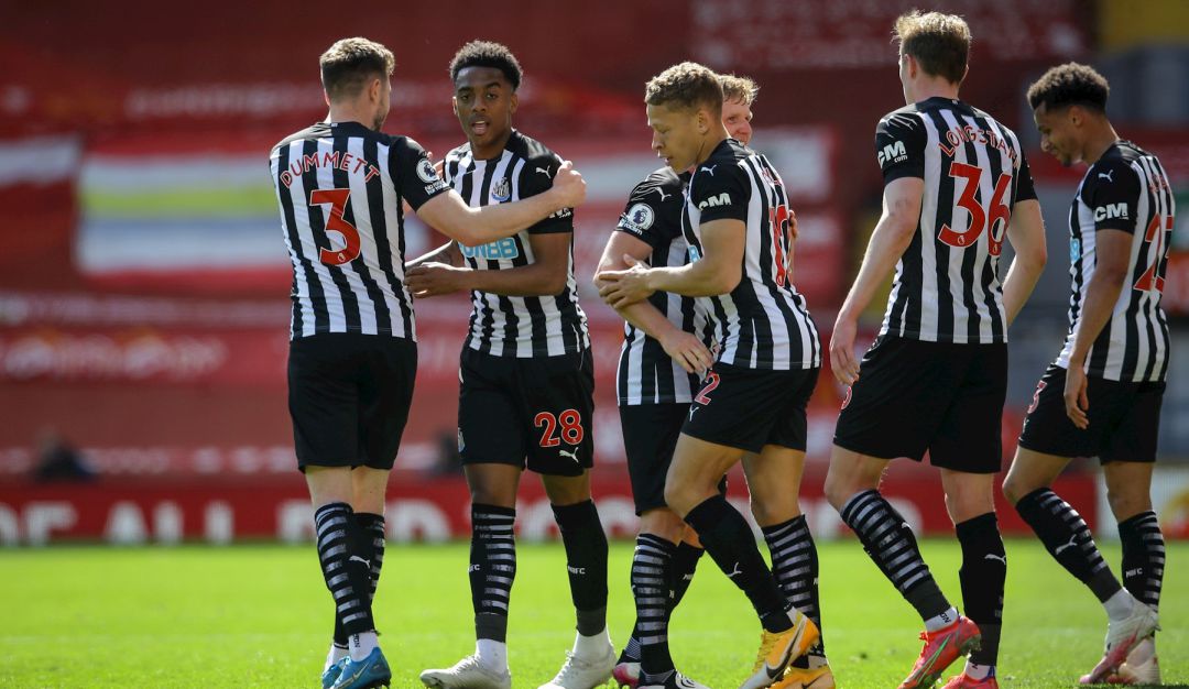 Los jugadores del Newcastle festejan el gol del empate sobre la hora.