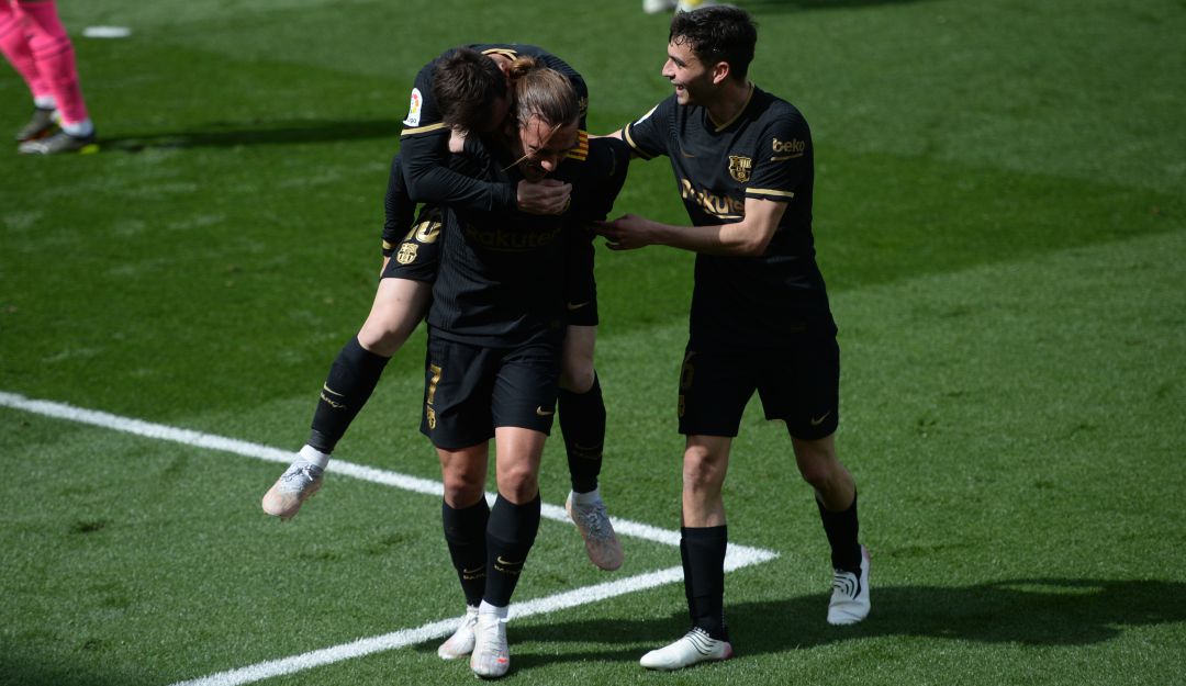 Doblete de Griezmann en victoria del Barcelona que no se aleja de la punta