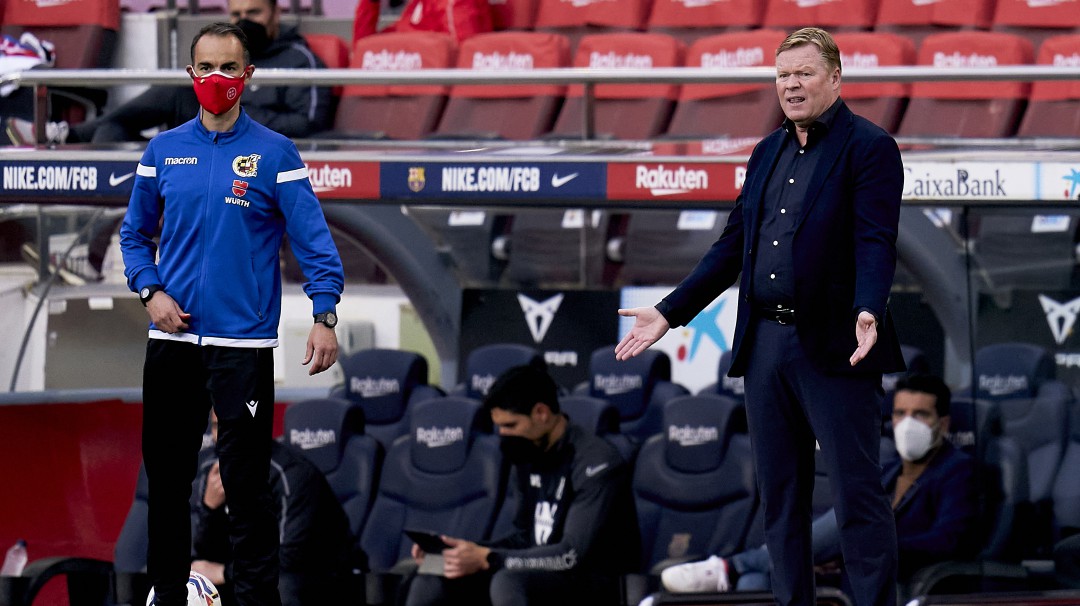 Koeman no estará en el partido ante Atlético Madrid tras sanción