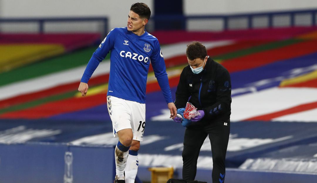 James Rodríguez sale por lesión de última hora en partido vs. Aston Villa