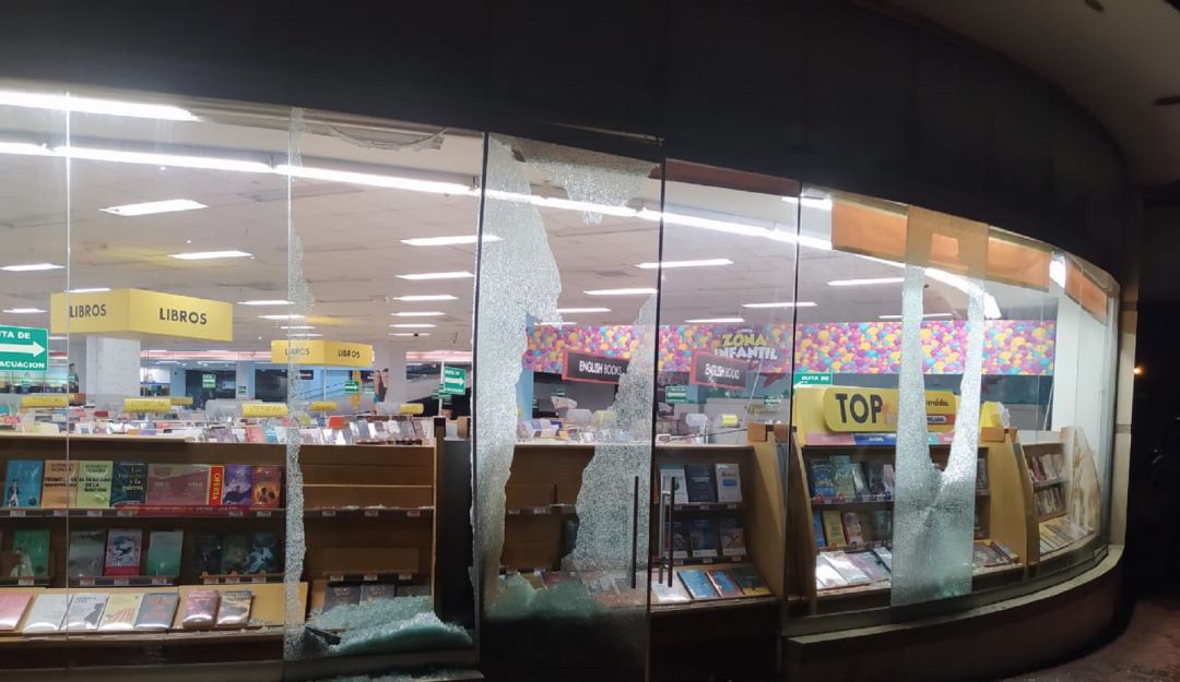 Así quedó la fachada de Panamericana de Ibagué.