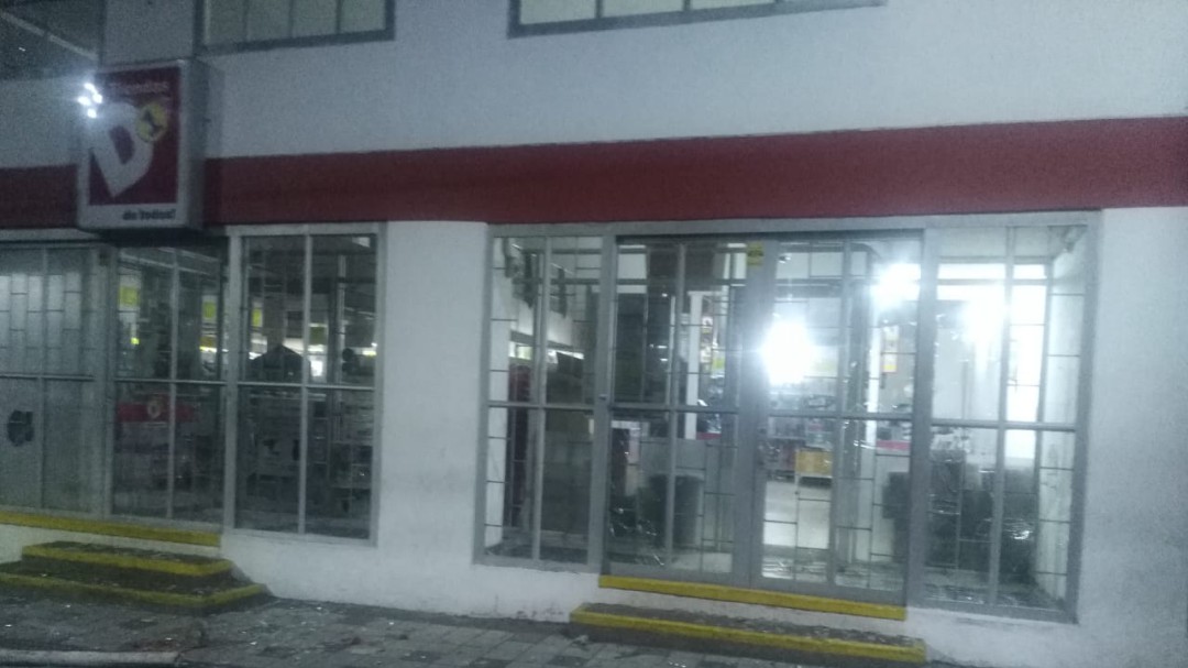 Comerciantes en Armenia apoyan marchas pero rechazan vandalismo