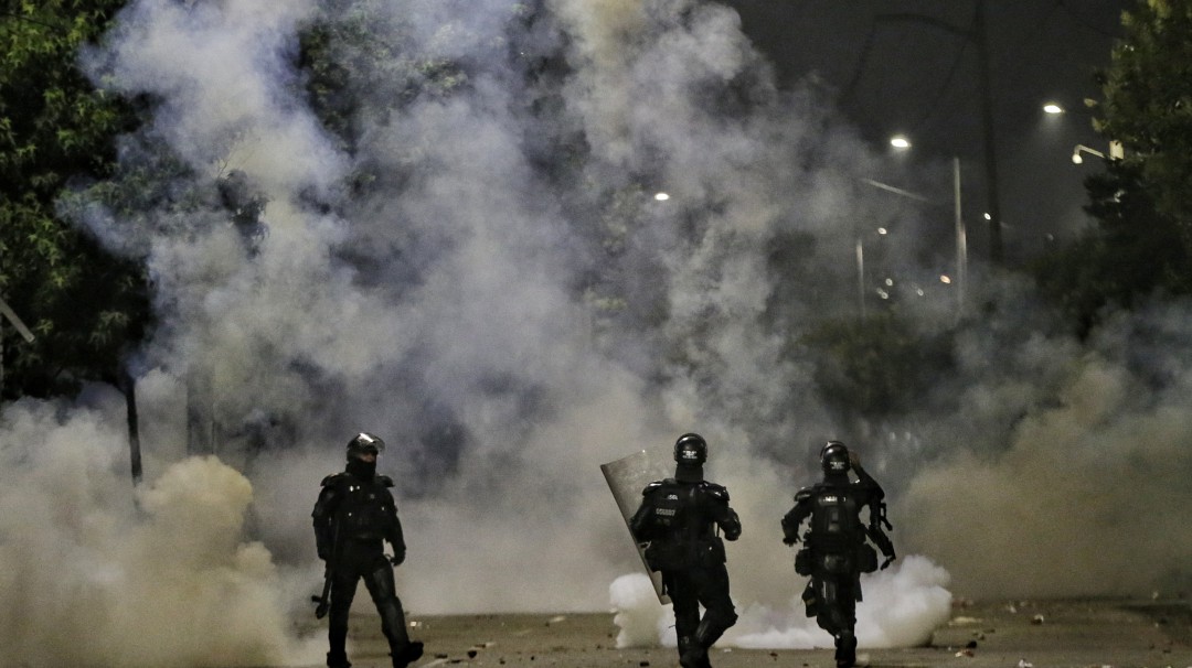 Noche de angustia y violencia en Cali
