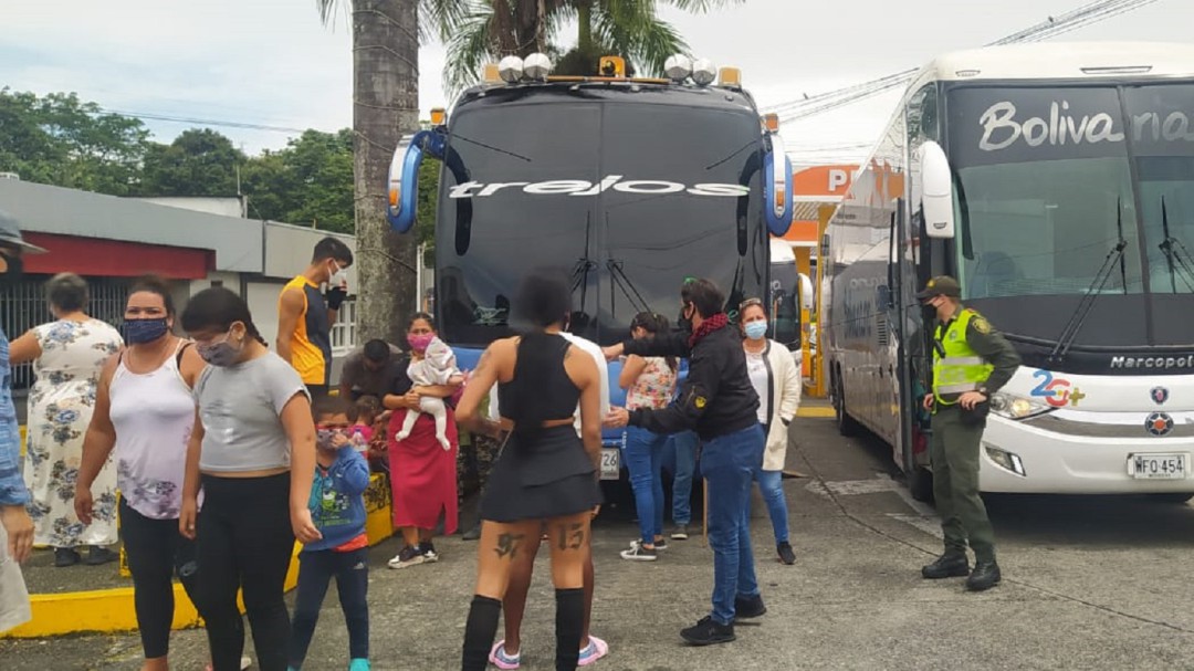 120 Pasajeros estan varados en la terminal de transportes de Armenia