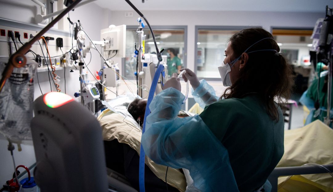 Hospital atendiendo pacientes de COVID-19
