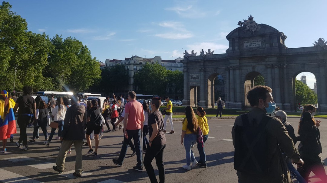 Cientos de colombianos en España se unieron a las manifestaciones del país