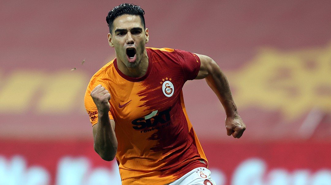 Falcao anotó un gol en victoria clave del Galatasaray sobre el Besiktas