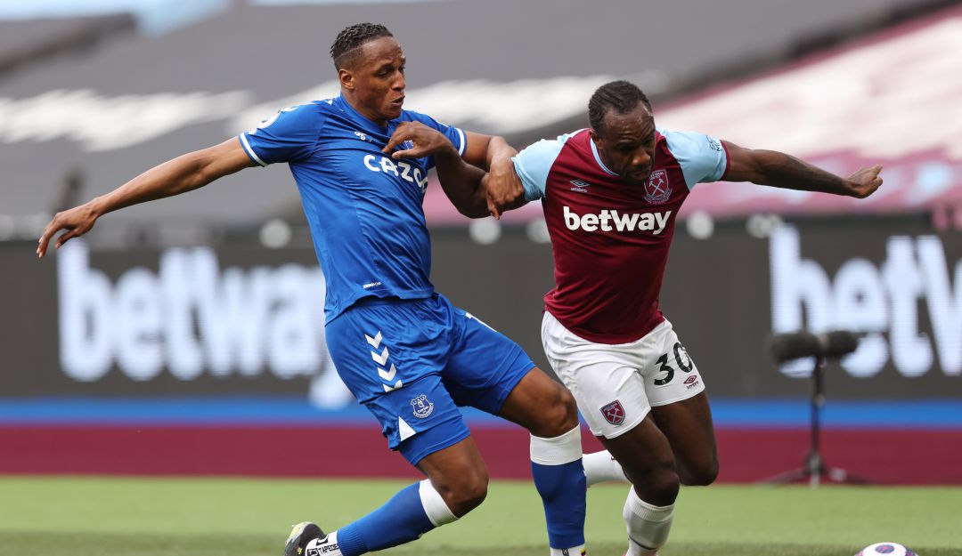 Yerry Mina volvió a salir sustituido por lesión en el partido ante West Ham