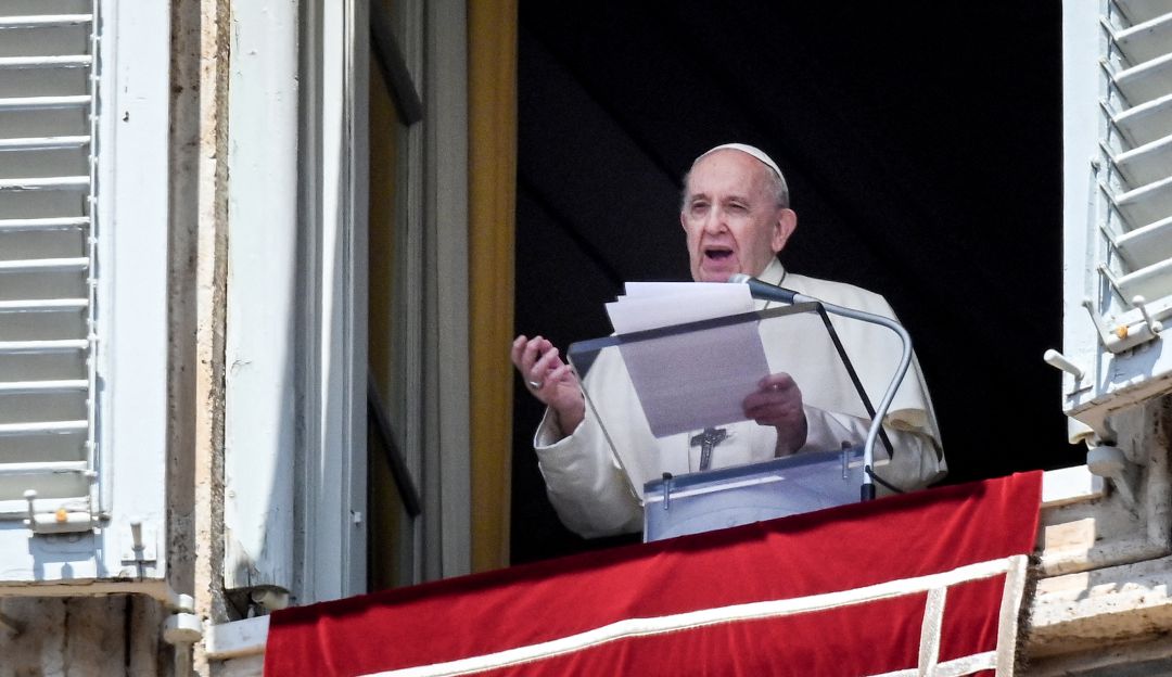 El papa Francisco desde la Plaza de San Pedro