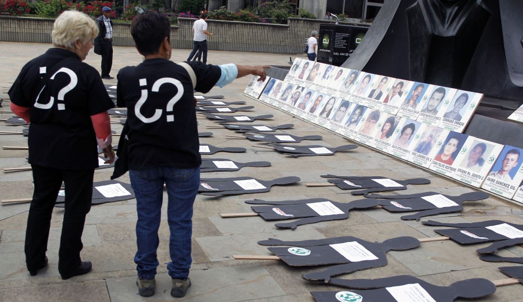 Ciudadanos conmemoran el Día de los Desaparecidos en Colombia Ciudadanos conmemoran el Día de los Desaparecidos en Colombia